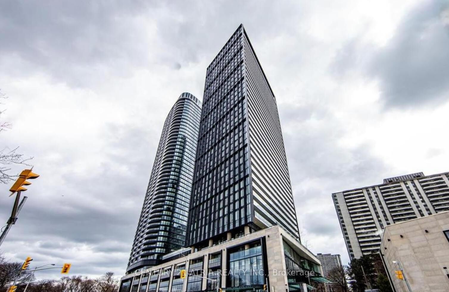 Property Photo:  575 Bloor Street 3001  ON M4W 0B2