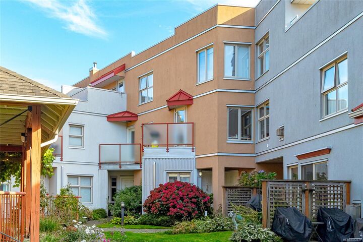Property Photo: 930 North Park St 10 BC V8T 1C6