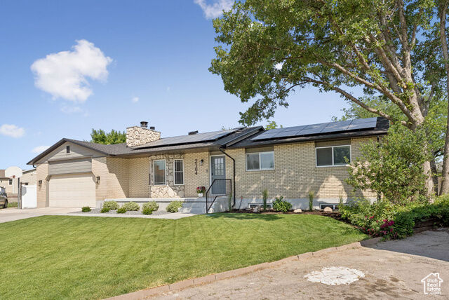 Property Photo: 2104 W Champagne Cir UT 84129