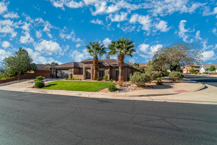 Property Photo: 2441 E Meadow Mist Way UT 84790