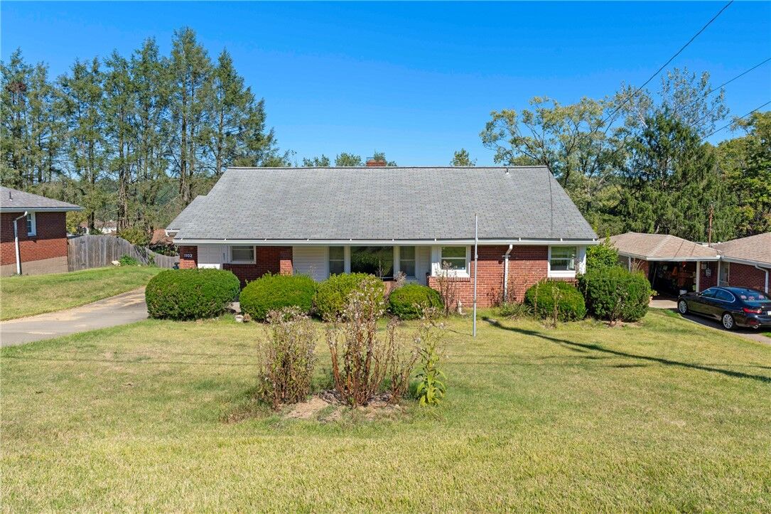 Property Photo:  1102 Clydesdale Avenue  PA 15135 