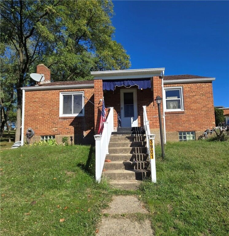 Property Photo:  3901 Everlawn St  PA 15122