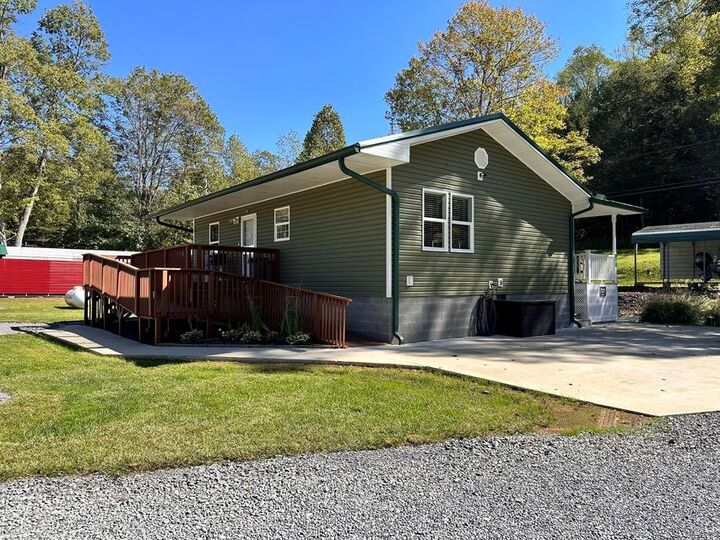 Property Photo: 24 W Lakewood Drive WV 26679