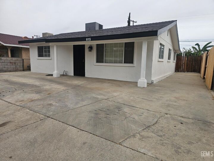 Property Photo: 615 Beverly Drive CA 93307