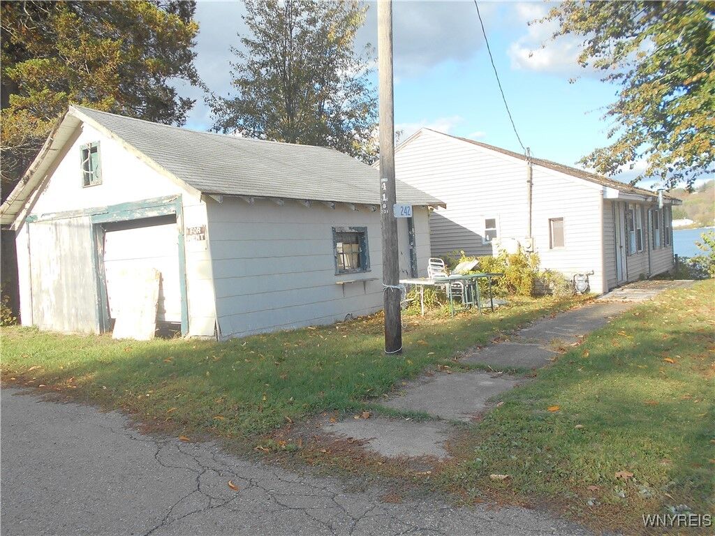 Property Photo: 242 Broad Bay Circle NY 14101