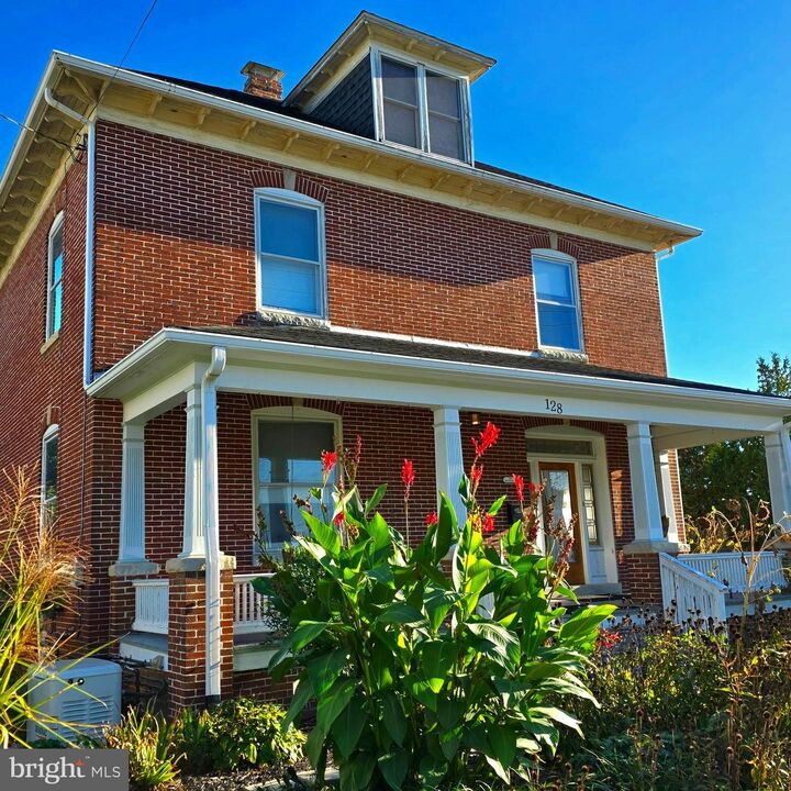Property Photo: 128 North Street PA 17344