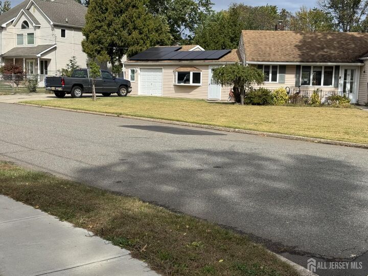 Property Photo:  61 Runyon Avenue  NJ 08817 