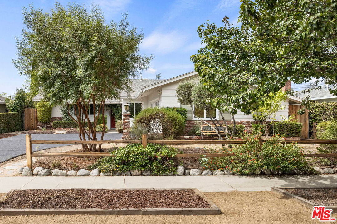 Property Photo: 7749 Nita Ave CA 91304