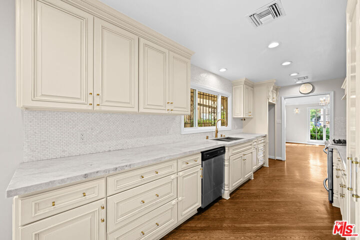 Property Photo: 224 S Palm Dr CA 90212