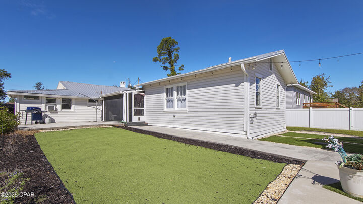 Property Photo:  917 Carolina Avenue  FL 32444 