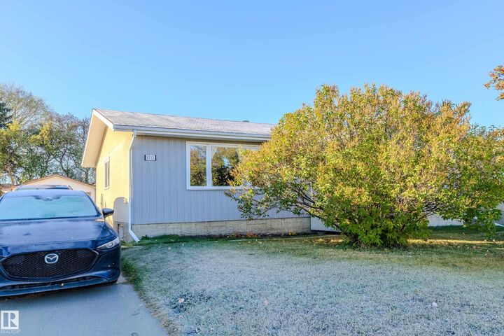 Property Photo: 9713 100 Avenue AB T8R 1G6