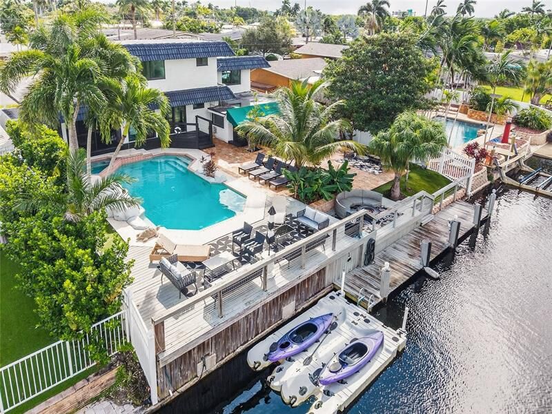 Property Photo: 2625 Nassau Ln FL 33312