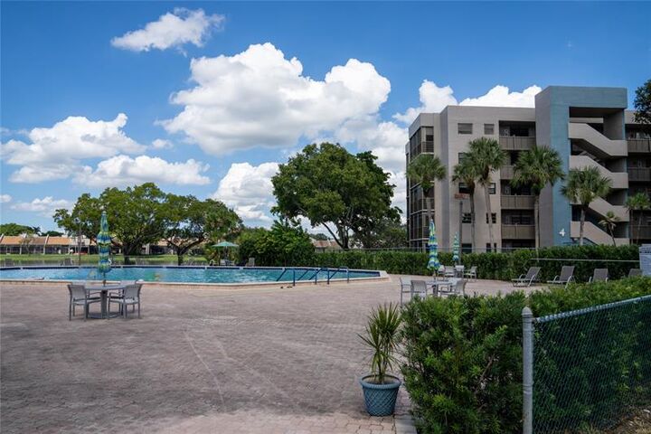 1101 Colony Point Cir 220  Pembroke Pines FL 33026 photo