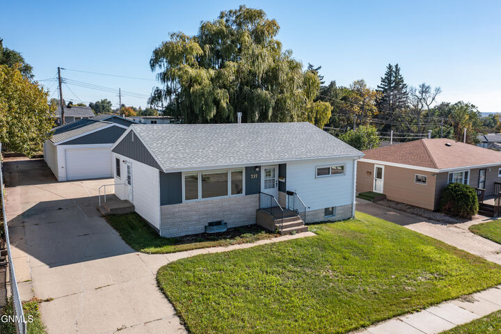 737 N 24th Street  Bismarck ND 58501 photo