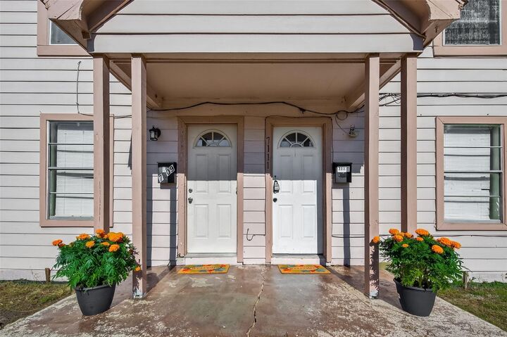 Property Photo: 7111 Myrtle Street TX 77087