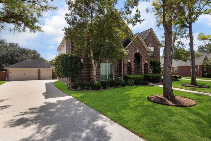 Property Photo:  703 Post Oak Court  TX 77546 