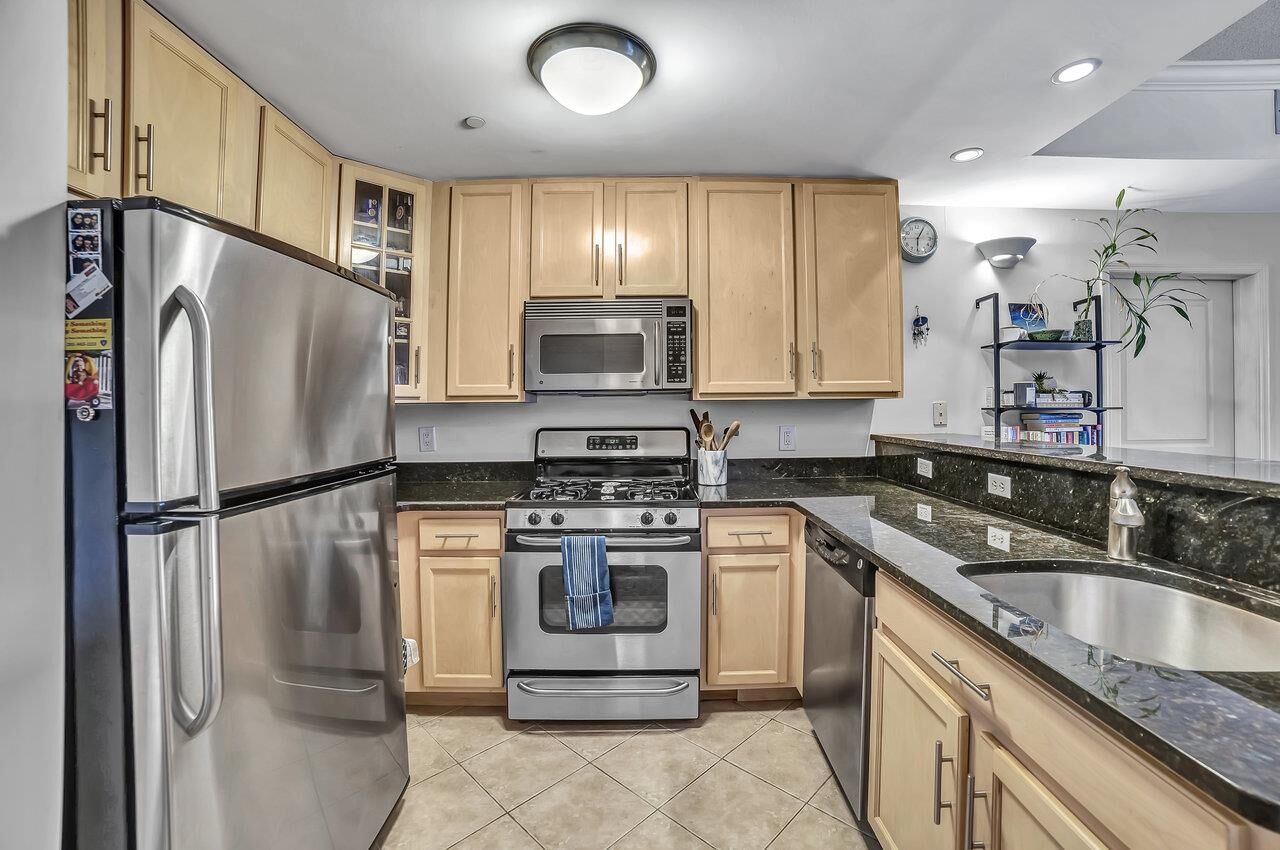 Property Photo:  4315 Park Ave 3H  NJ 07087