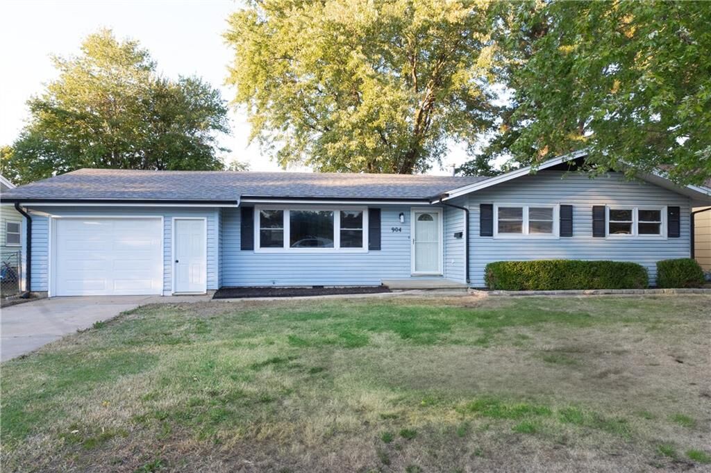 Property Photo: 904 E 3rd Street KS 67335