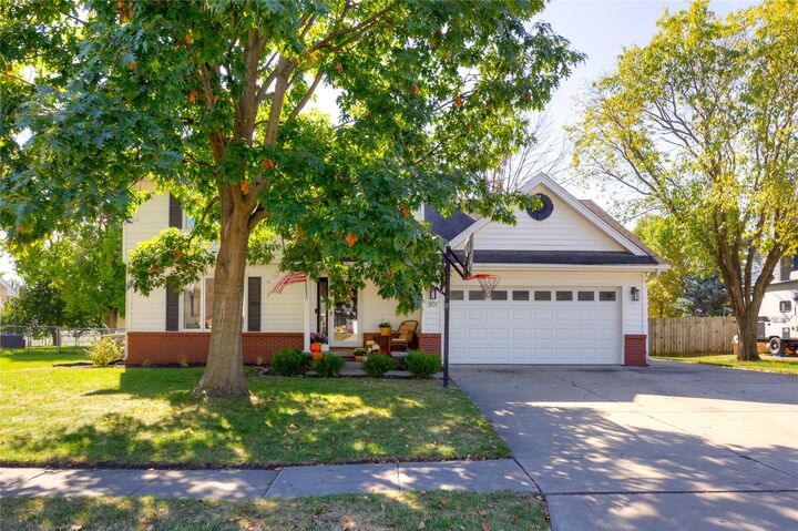 Property Photo: 801 SE Peterson Drive IA 50021