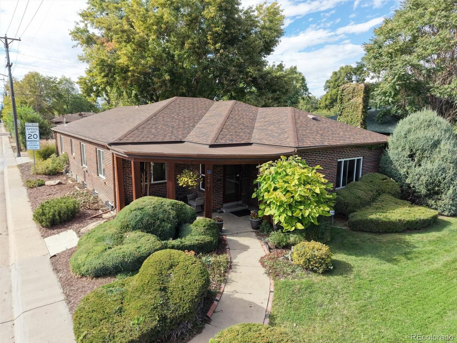 Property Photo:  2901 Monaco Pkwy  CO 80207 