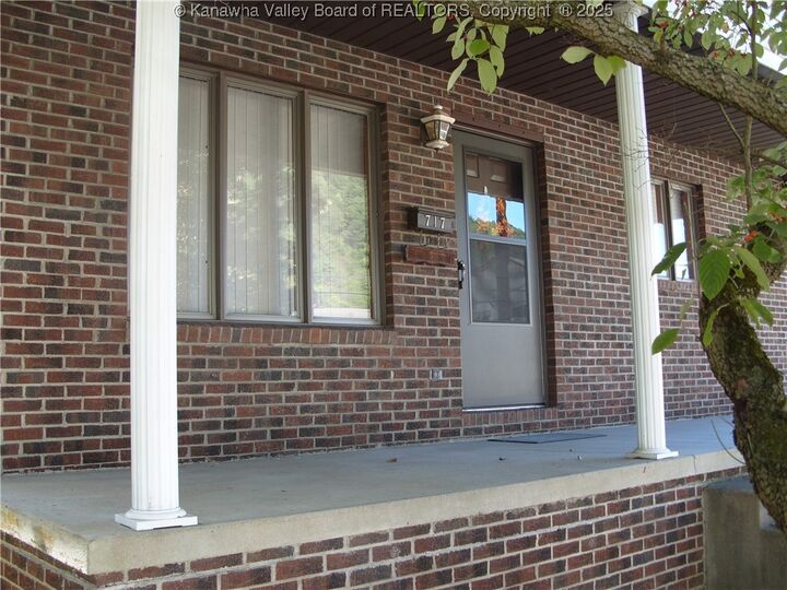 Property Photo:  717 4th Avenue  WV 25136