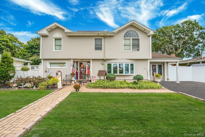 197 E 2nd Street  Deer Park NY 11729 photo