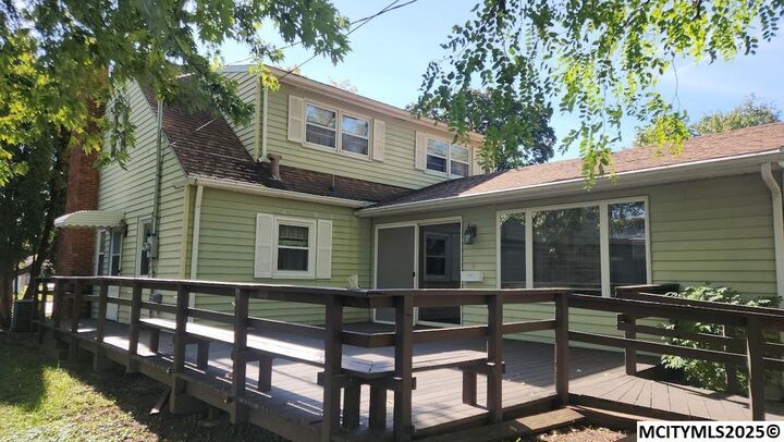 Property Photo:  834 4th SE  IA 50401 