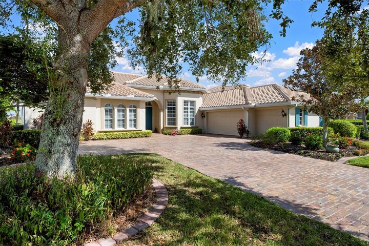 Property Photo:  225 Pesaro Drive  FL 34275 