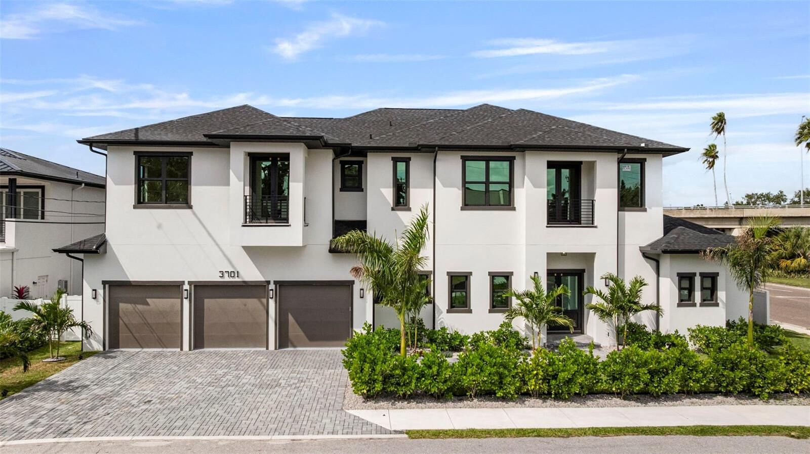 Property Photo: 3701 S Lynwood Avenue FL 33611