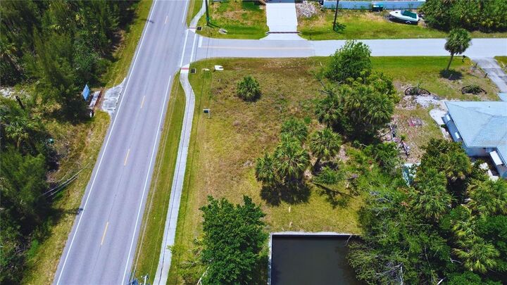 Property Photo: 3128 Banyan Way FL 33950
