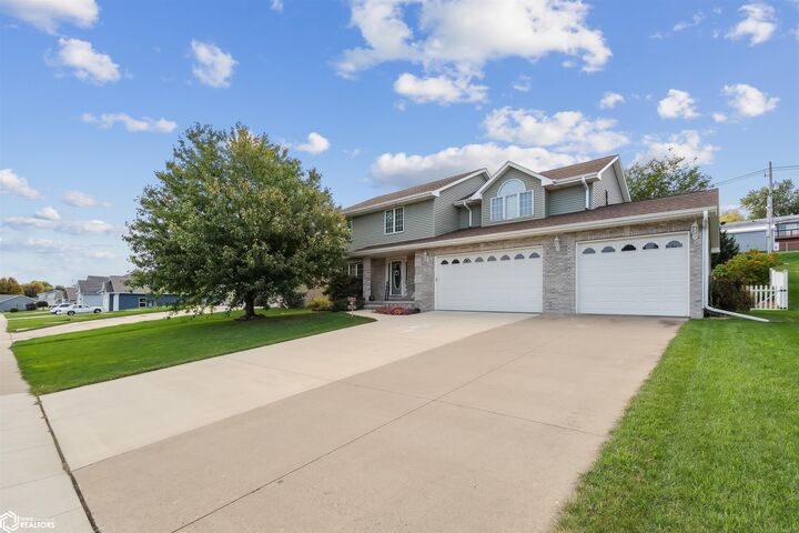 Property Photo:  503 Thunderbird Drive  IA 50158