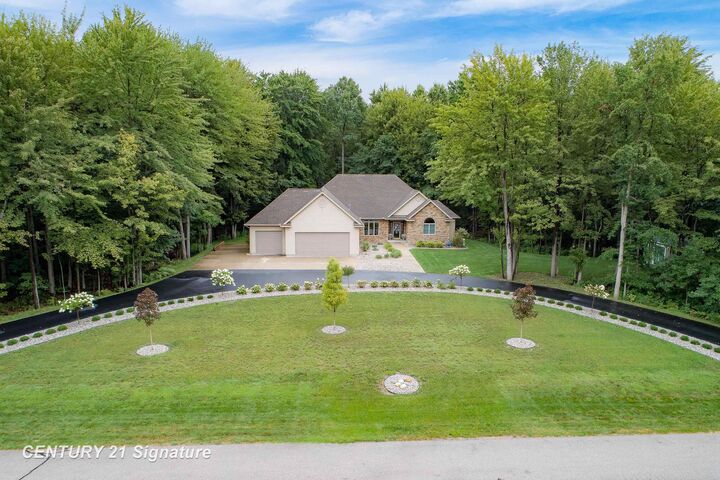 Property Photo: 2262 N Rolling Ridge Drive MI 48642