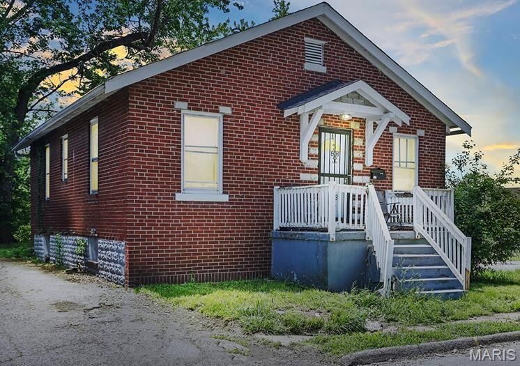 Property Photo: 2008 Eldredge Avenue MO 63136