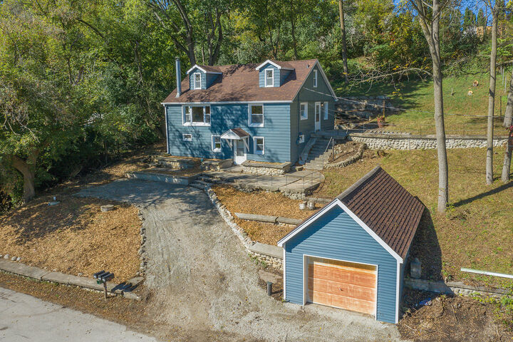 Property Photo: 1515 Hillside Ln WI 53033