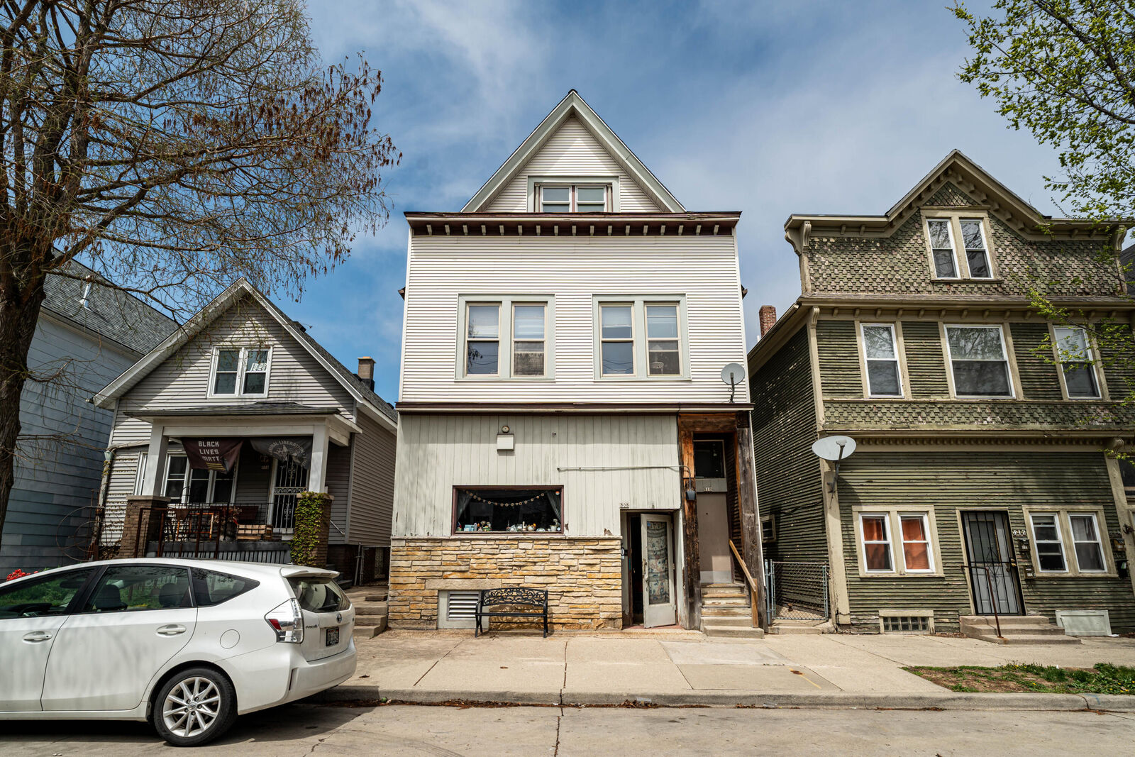 Property Photo: 808 E Clarke St 810 WI 53212