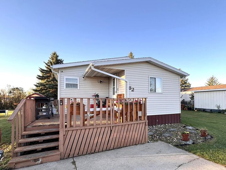 Property Photo: 405 31st Ave SE Lot 62 ND 58701