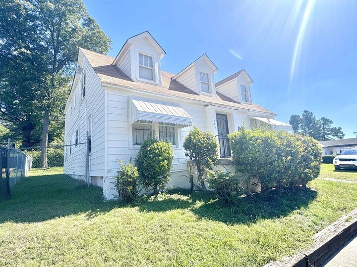 Property Photo: 1086 S Bellevue Blvd TN 38106