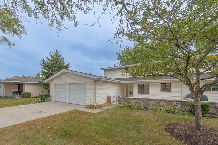 Property Photo: 1087 Mohegan Lane IL 60193