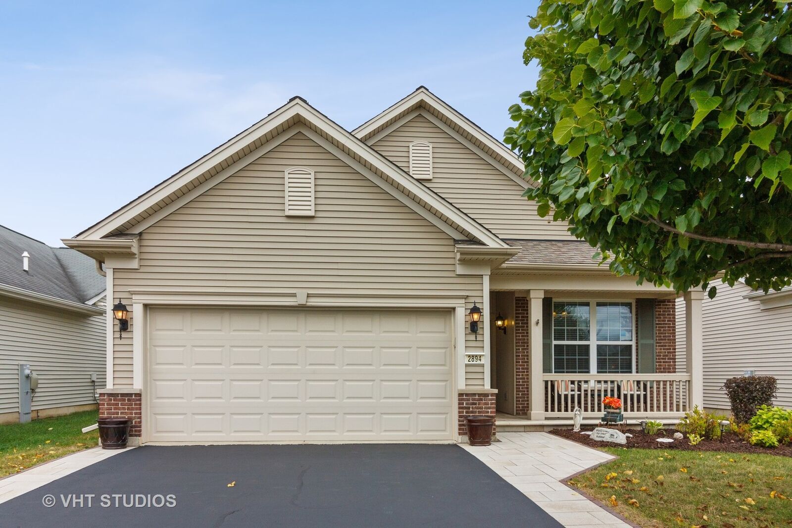 Property Photo:  2894 Edgewater Drive  IL 60124 