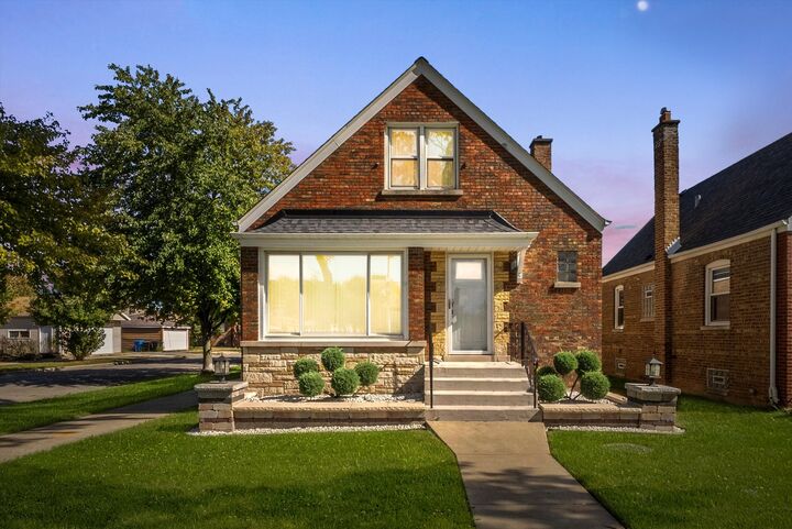 Property Photo: 6201 S Meade Avenue IL 60638