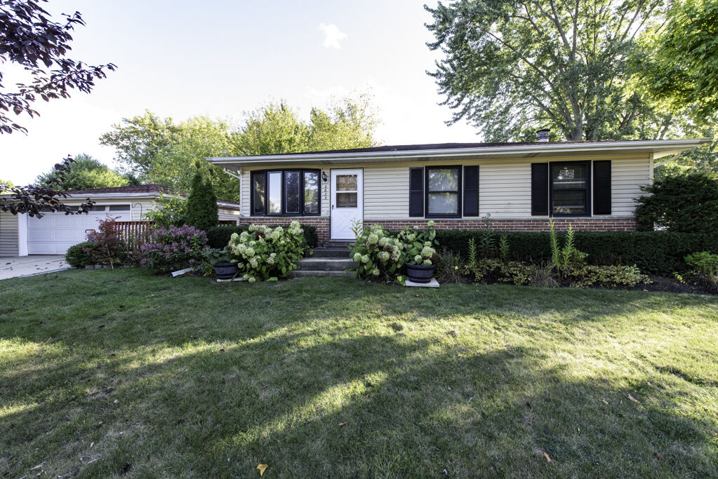Property Photo:  2625 Vercoe Avenue  IL 60087 