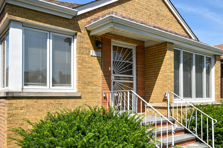 Property Photo:  5036 S Leclaire Avenue  IL 60638 