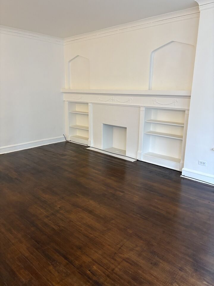 Property Photo: 8031 S Maryland Avenue 1S IL 60619