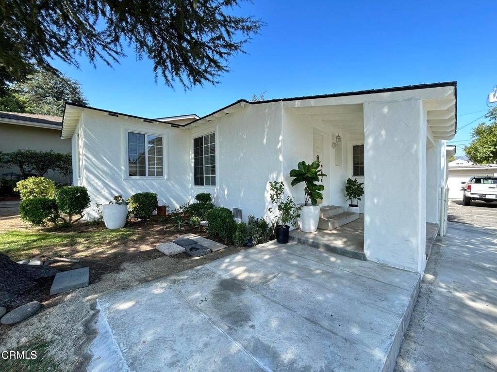 Property Photo: 4622 La Canada Blvd Boulevard CA 91011