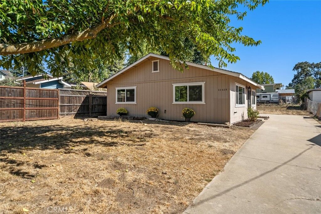 Property Photo:  22609 I Street  CA 93453 