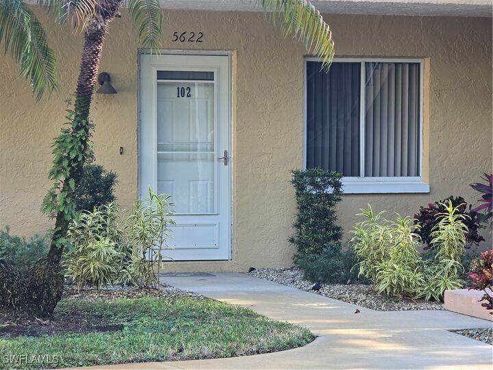 Property Photo:  5622 Woodmere Lake Circle B102  FL 34112 