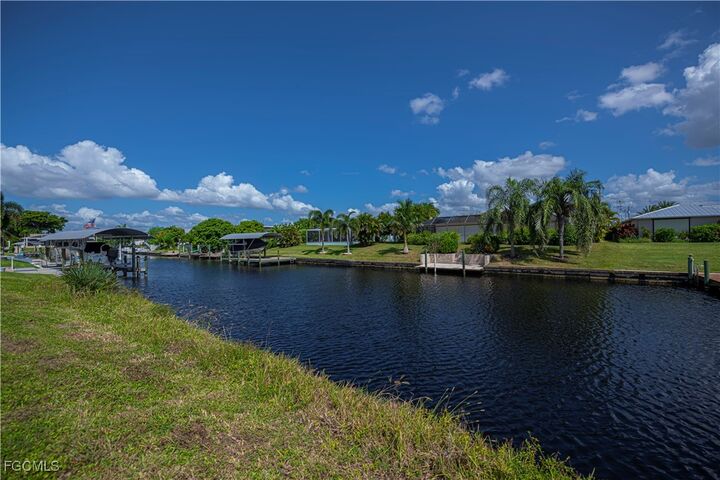 Property Photo:  3725 SE 13th Avenue  FL 33904 