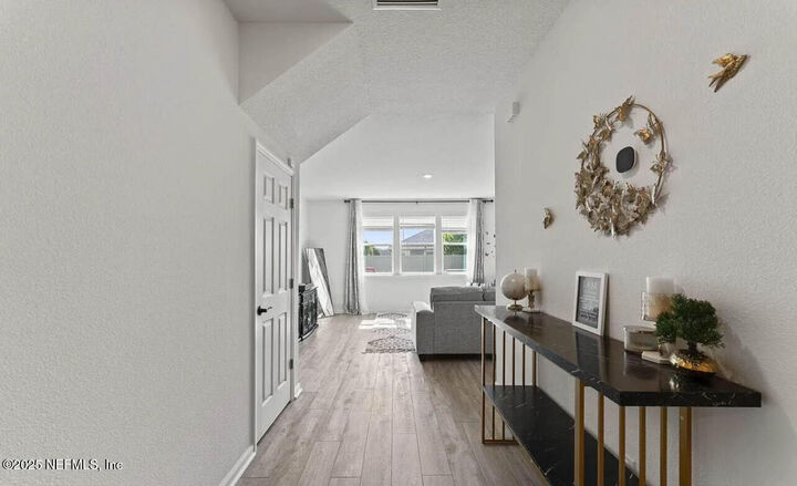 Property Photo: 8101 Guild Way FL 32222
