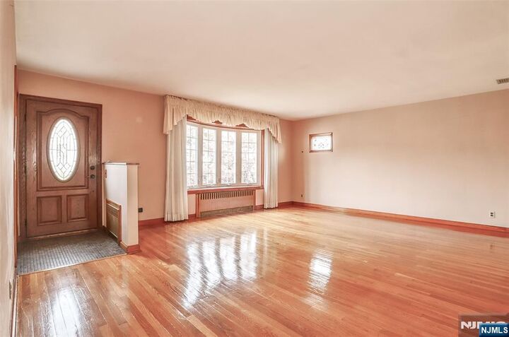 Property Photo:  1106 Keswick Place  NJ 07024 