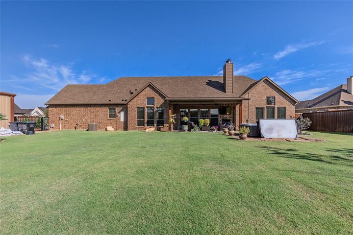 Property Photo: 1015 Sinopa Street TX 75135